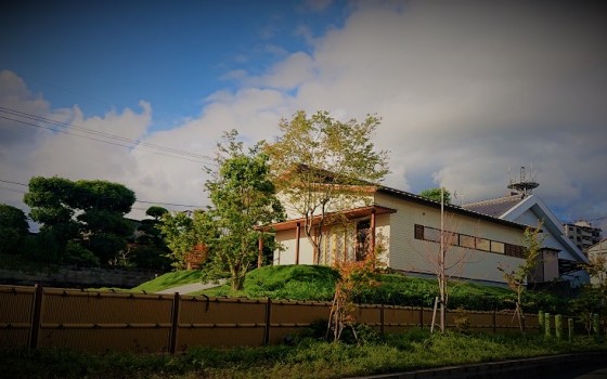 熊本県山鹿市　リラクゼーション新築店舗物件　天然芝の庭